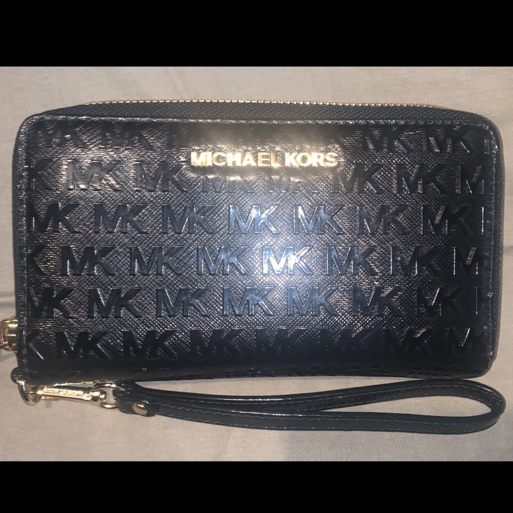 Black Micheal Kors wallet